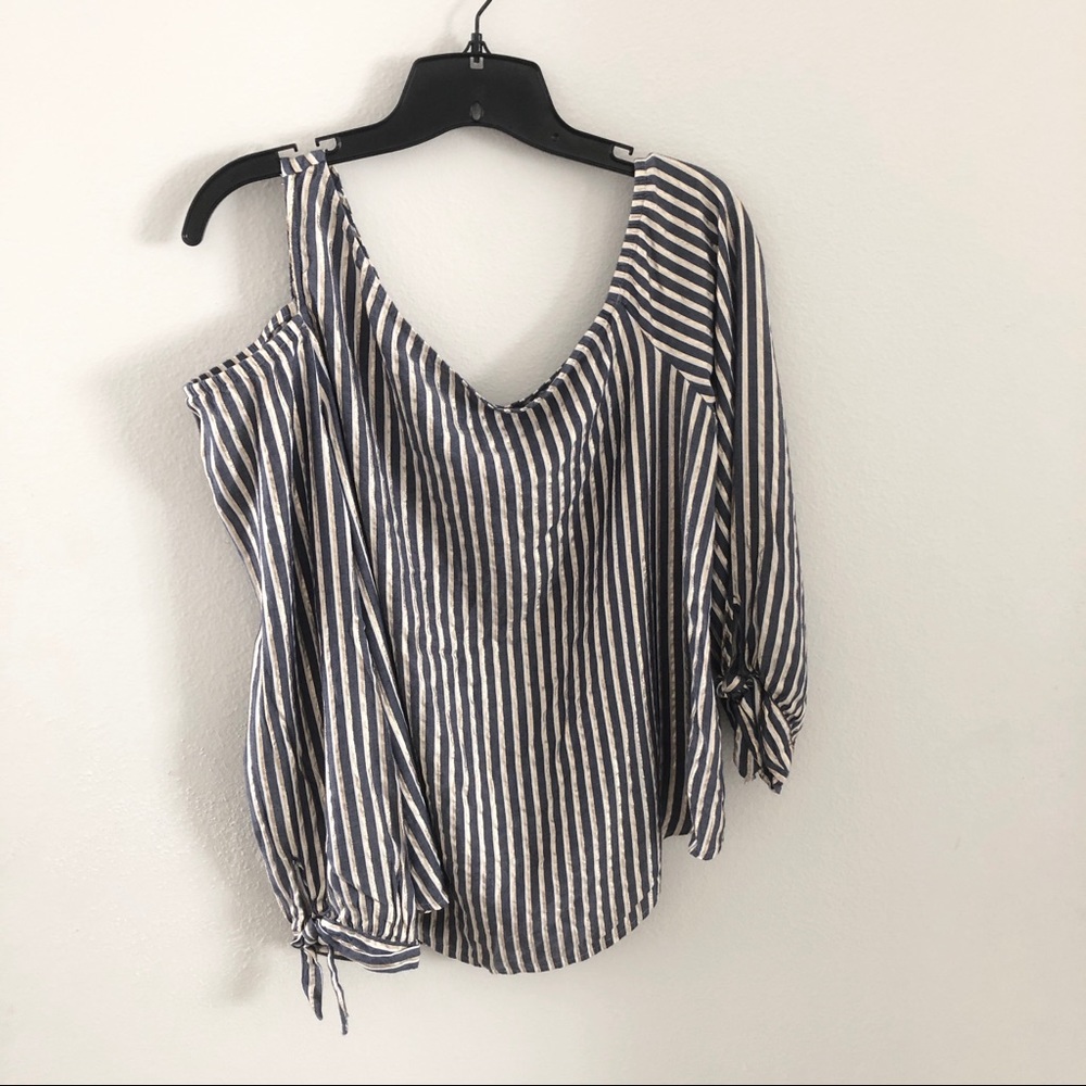 Express One Cold Shoulder